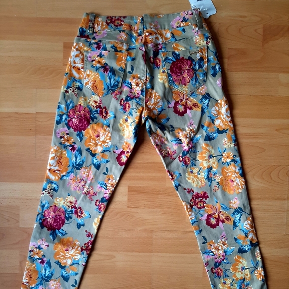 *SPRING SPECIAL*: Monica's Jeans - Picture 3 of 3